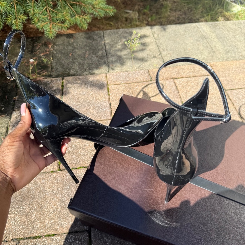 Alaia Decollete Patent Pump Heel - Picture 9 of 11